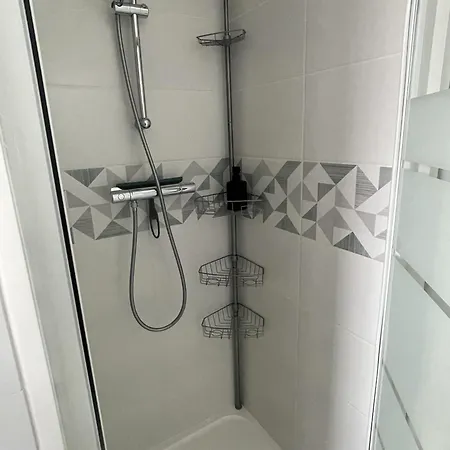 Au Repos De La Croix Rouge - Studios Et Apt Tout Equipes - Proche Gare Châtellerault Kamer foto