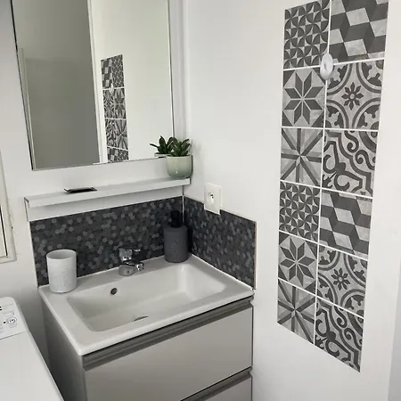 Au Repos De La Croix Rouge - Studios Et Apt Tout Equipes - Proche Gare Châtellerault Kamer foto